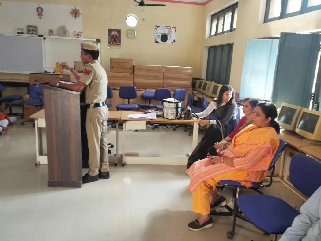 hansi_police's tweet photo. सभी हो साइबर स्मार्ट मिशन के अंतर्गत जिला हांसी पुलिस का महा साइबर जागरूकता अभियान लगातार जारी। किसी भी तरह का साइबर फ्रॉड होने पर तुरंत 1930 पर करे कॉल।
@police_haryana @HisarRange @SCBHaryana @DGPHaryana https://t.co/BbPeGYGaQe