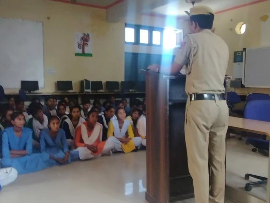 hansi_police's tweet photo. सभी हो साइबर स्मार्ट मिशन के अंतर्गत जिला हांसी पुलिस का महा साइबर जागरूकता अभियान लगातार जारी। किसी भी तरह का साइबर फ्रॉड होने पर तुरंत 1930 पर करे कॉल।
@police_haryana @HisarRange @SCBHaryana @DGPHaryana https://t.co/BbPeGYGaQe