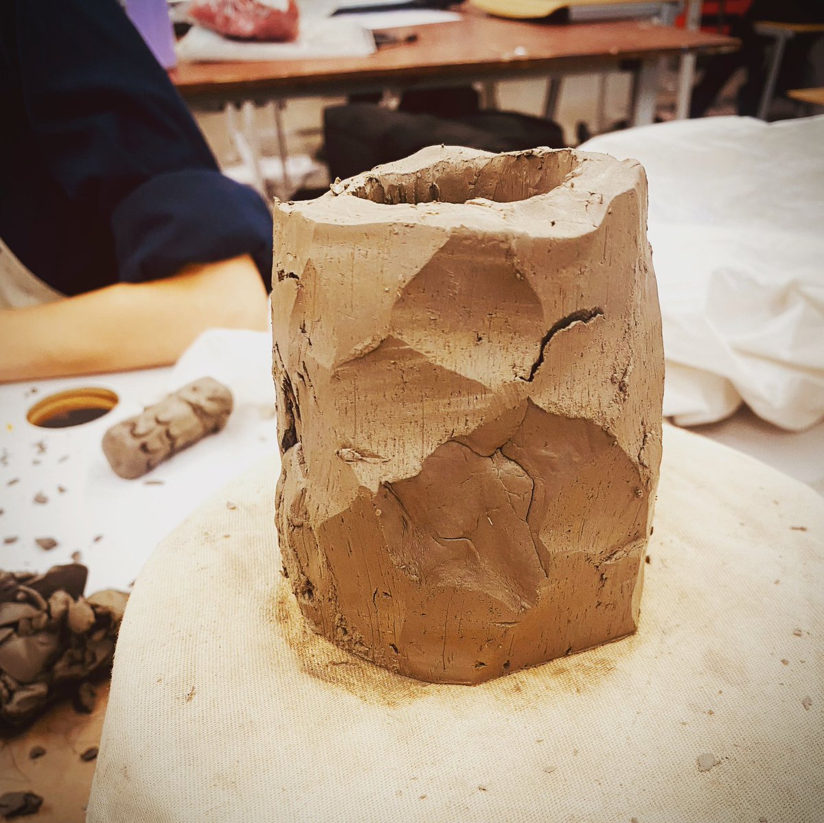 HarrisLowe_arts's tweet image. #startingpoints trying out a spot of Kuri Nuki…
#kurinuki #experimentingwithart #pottery