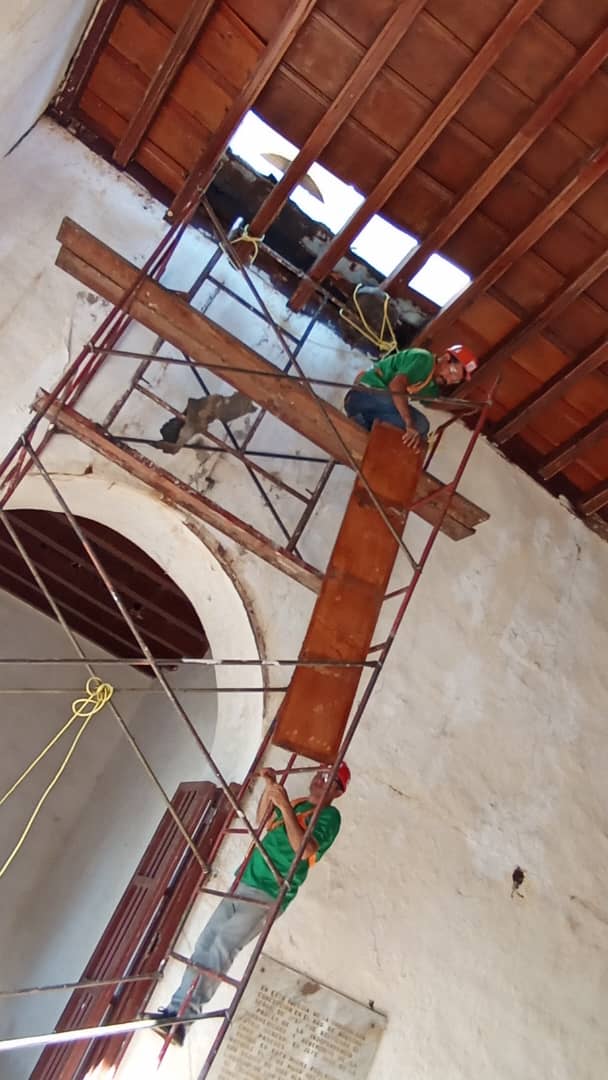 jaarreaza's tweet photo. ¡Lo logramos! Gracias al apoyo del Presidente @NicolasMaduro arrancamos las labores de restauración integral de la Iglesia Inmaculada Concepción de María en el municipio Sosa, Cuidad de Nutria, Barinas. ¡Quedará hermosa! https://t.co/6mFSWF1T7k