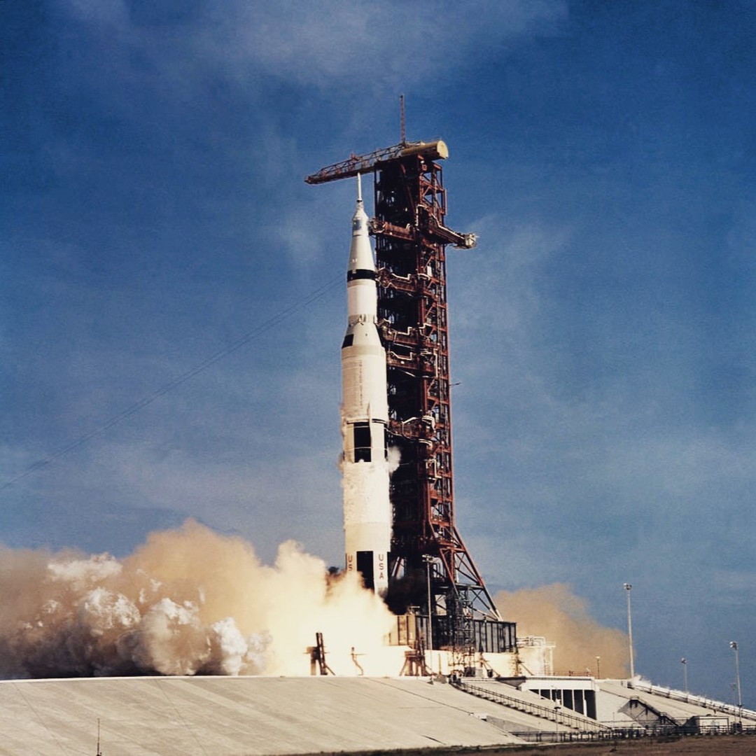 enigmafiles_'s tweet photo. Saturn V rocket firing up to launch Apollo 11, for the moon voyage. 🚀
#moonlanding #apollo11 #apollo11mission #kennedyspacecenter #rocket #saturnvrocket #launch #conspiracy #conspiracytheory #podcast https://t.co/2kfrI3BJXu