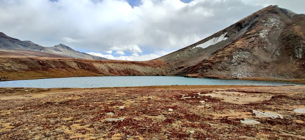 LifeLensScape's tweet photo. Dharamsar, an alpine lake in Kaghan Valley, Khyber Pakhtunkhwa. Its approx 4,100 meters above sea level to the left of Babusar Top going eastwards from Chilas on the Karakoram Highway. 
The lake is close to the border of Khyber Pakhtunkhwa and Azad Kashmir just south of the meeting point of all three of Khyber Pakhtunkhwa, Azad Kashmir and Gilgit-Baltistan.
📷 @BakhatNasr 
#Pakistan