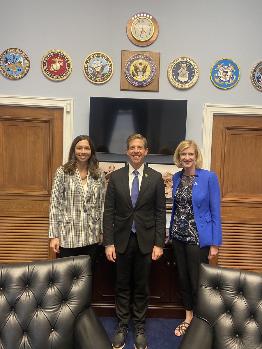 CSUSMAdvocacy's tweet photo. Thank you @RepMikeLevin for meeting w/ @CSUSM President @EllenNeufeldt &amp; Vice Presidemt @jessicamberger to discuss the current &amp; future needs of our student vets. We are proud to serve the highest per capita number of military affiliated students in the CSU! https://t.co/wKBYZ14AHF