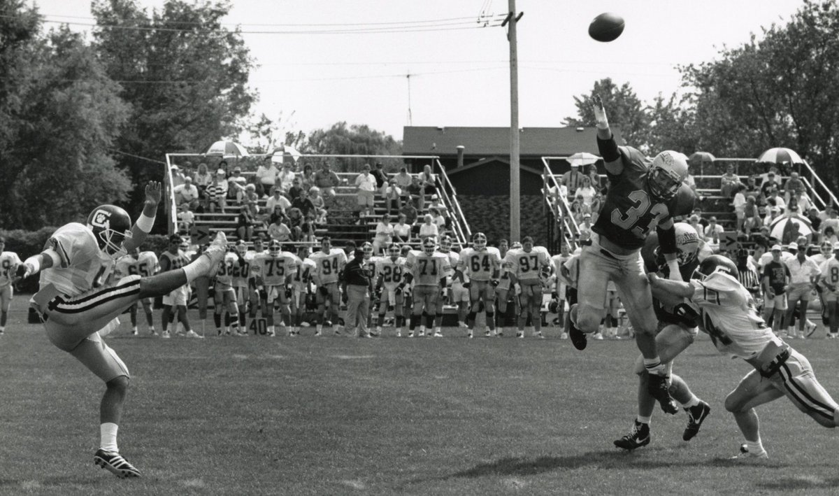 ONAZFootball's tweet image. One of our favorite homecoming traditions is tiger football🏈 Looking forward to seeing the stands packed with generations of Olivetians! Click the link now to purchase your tickets: olivet.edu/alumni-friends… 

#RightNow #GoldStandard