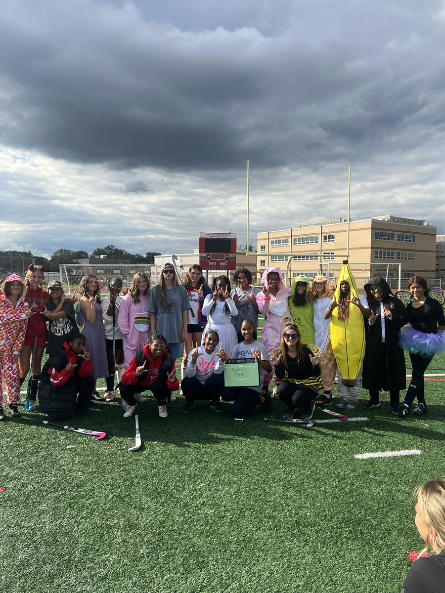 NHSFliersFH's tweet photo. Happy early Halloween practice!!! @Scarlet_Fliers https://t.co/wv4UiAfwXX