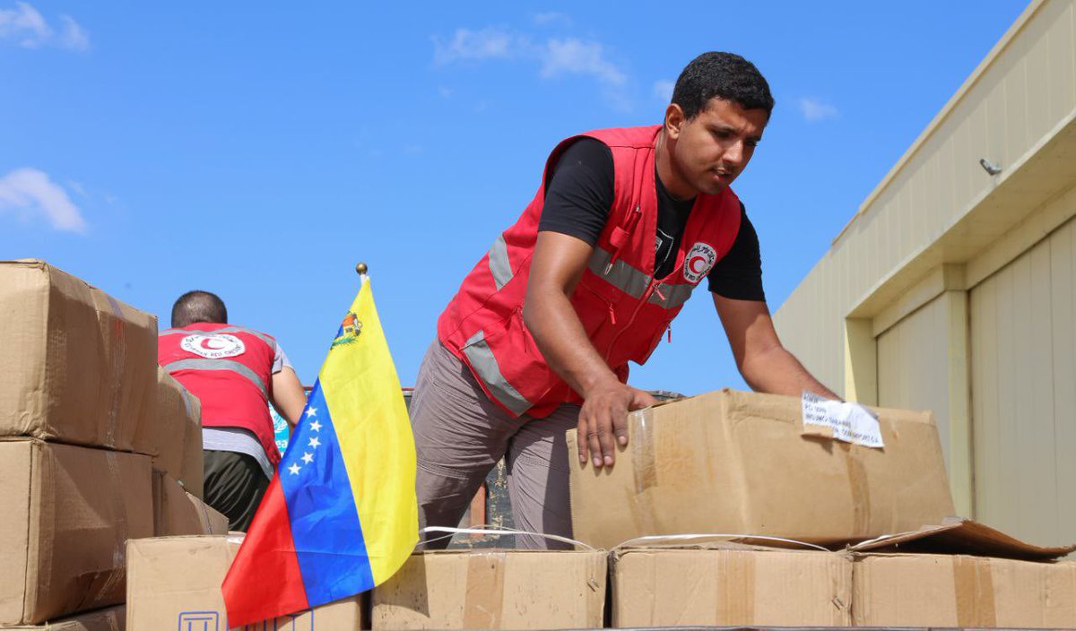 📢#Entérate | Canciller <a href="/yvangil/">Yvan Gil</a> informó que el Gobierno Bolivariano envió 30 toneladas de ayuda humanitaria a la Franja de Gaza, con insumos necesarios para garantizar la vida y bienestar del pueblo de Palestina, quienes son duramente afectados en este momento

 #AcuerdosDeUnión