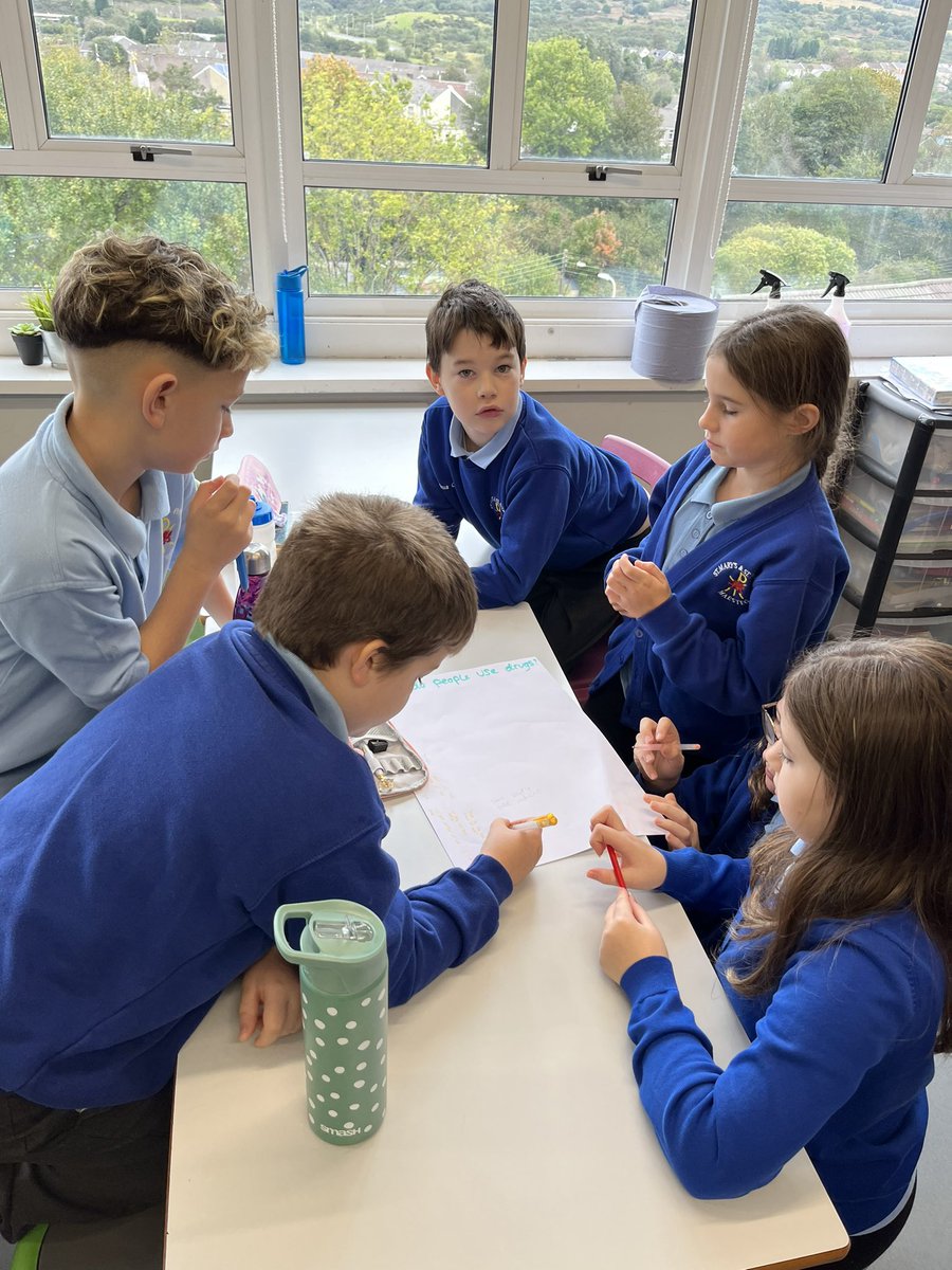 stmarypatrick's tweet image. PC Matt came to talk to us about different types of substances and how to keep ourselves safe. Diolch PC Matt! @swpolice @CSCJES #HealthyConfidentIndividuals