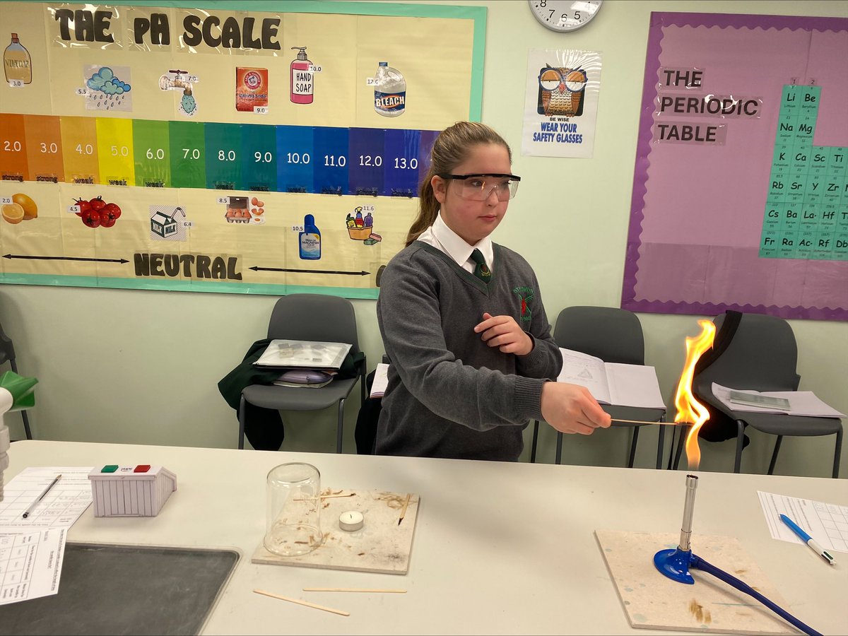Miss Moran’s 7B working extremely hard investigating how the volume of oxygen effects the time a candle burns for. 🔥 ⏰