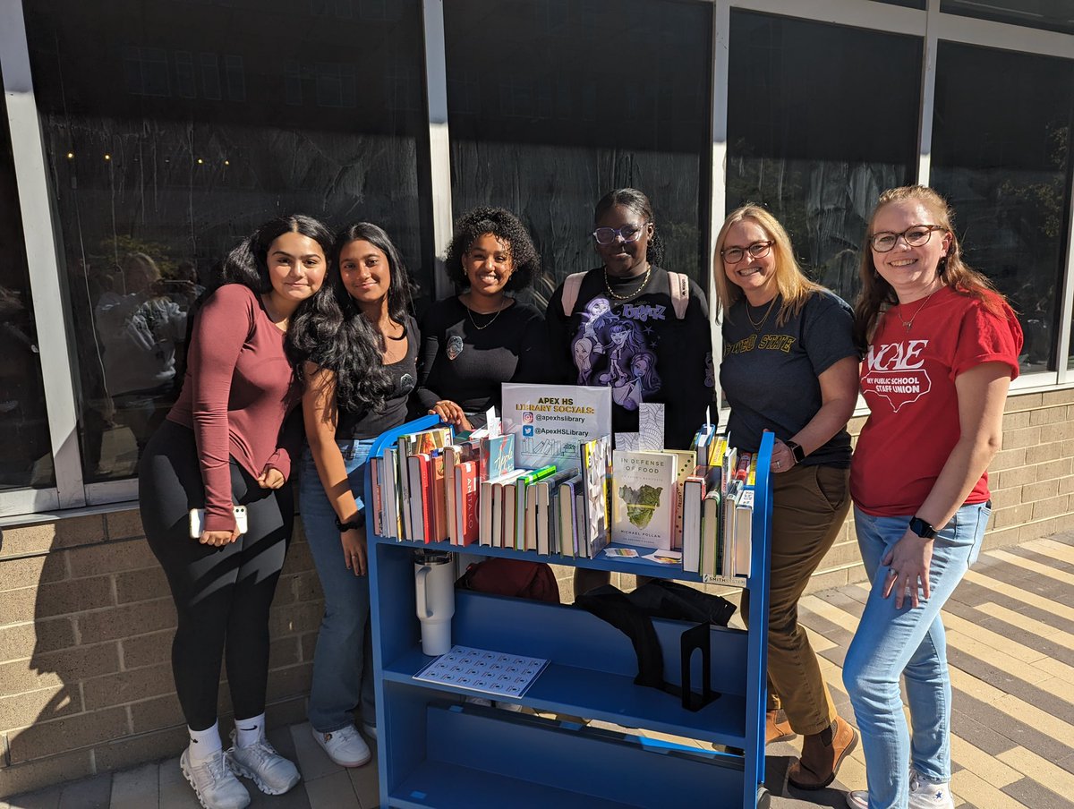 ApexHSLibrary's tweet image. 🍎📚crunch 📚🍏