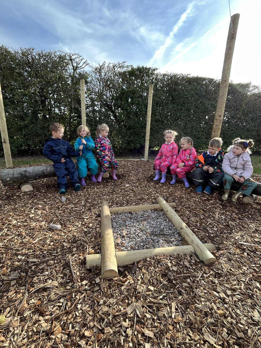 FSOLOC's tweet photo. We love our new seating circle 😃🔥 https://t.co/muaypI4dqB