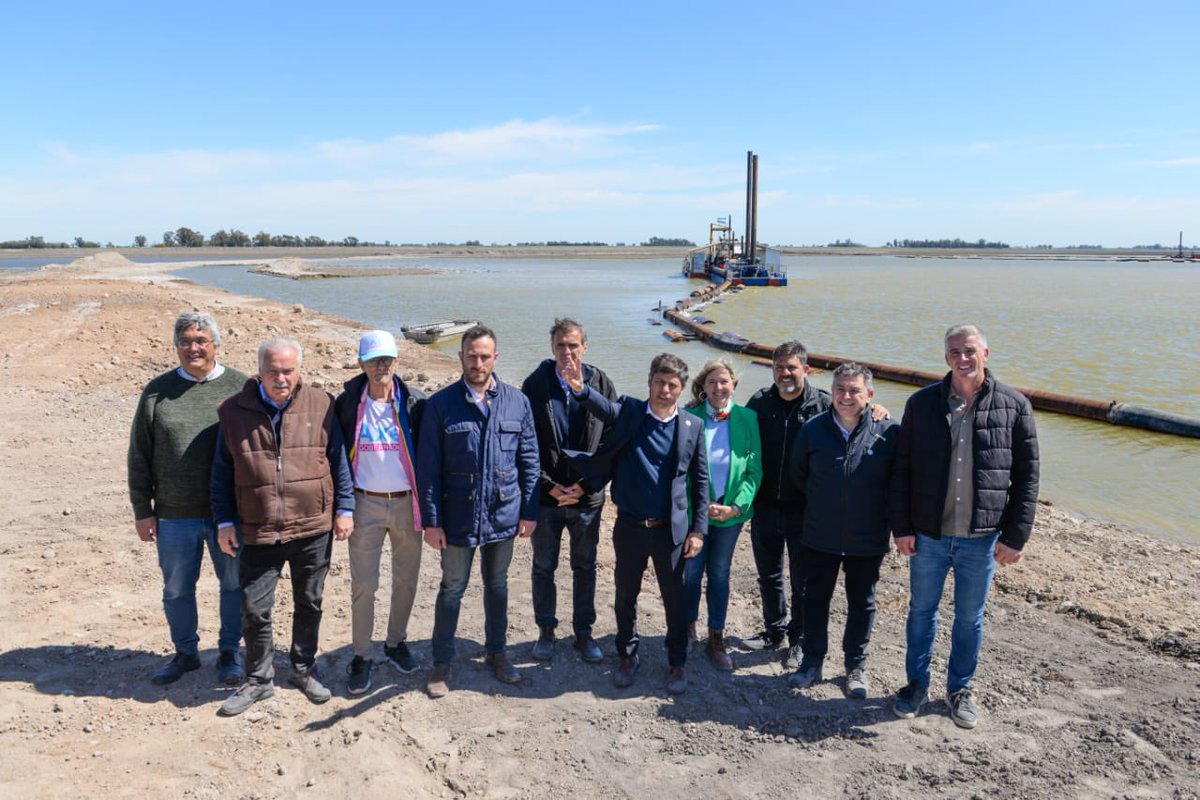 En #25deMayo recorrimos los avances del Plan Integral del Río Salado junto a <a href="/Kicillofok/">Axel Kicillof</a>, <a href="/gkatopodis/">Gabriel Katopodis</a>, <a href="/hernanralinqueo/">Hernán Ralinqueo</a> y José Luis Horna.

La obra hidráulica más grande de la historia de la Provincia, que abarca 59 municipios y beneficiará a 8 millones de hectáreas.