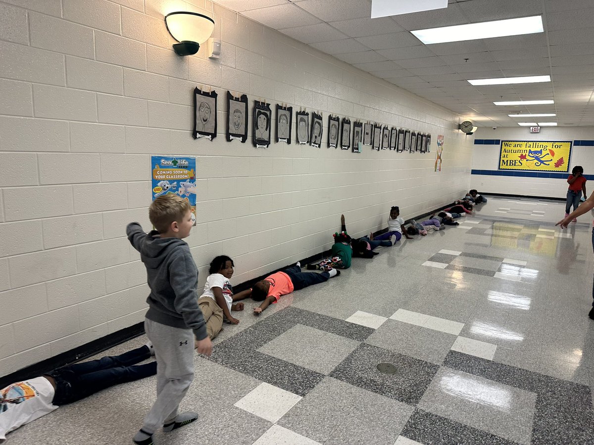 MrsShovely's tweet photo. Ms. Olson’s 1st grade class is exploring non-standard measurement! #mathisnotaspectatorsport @mack_benn #greatnesshappenshere https://t.co/Dp8fltqFjh