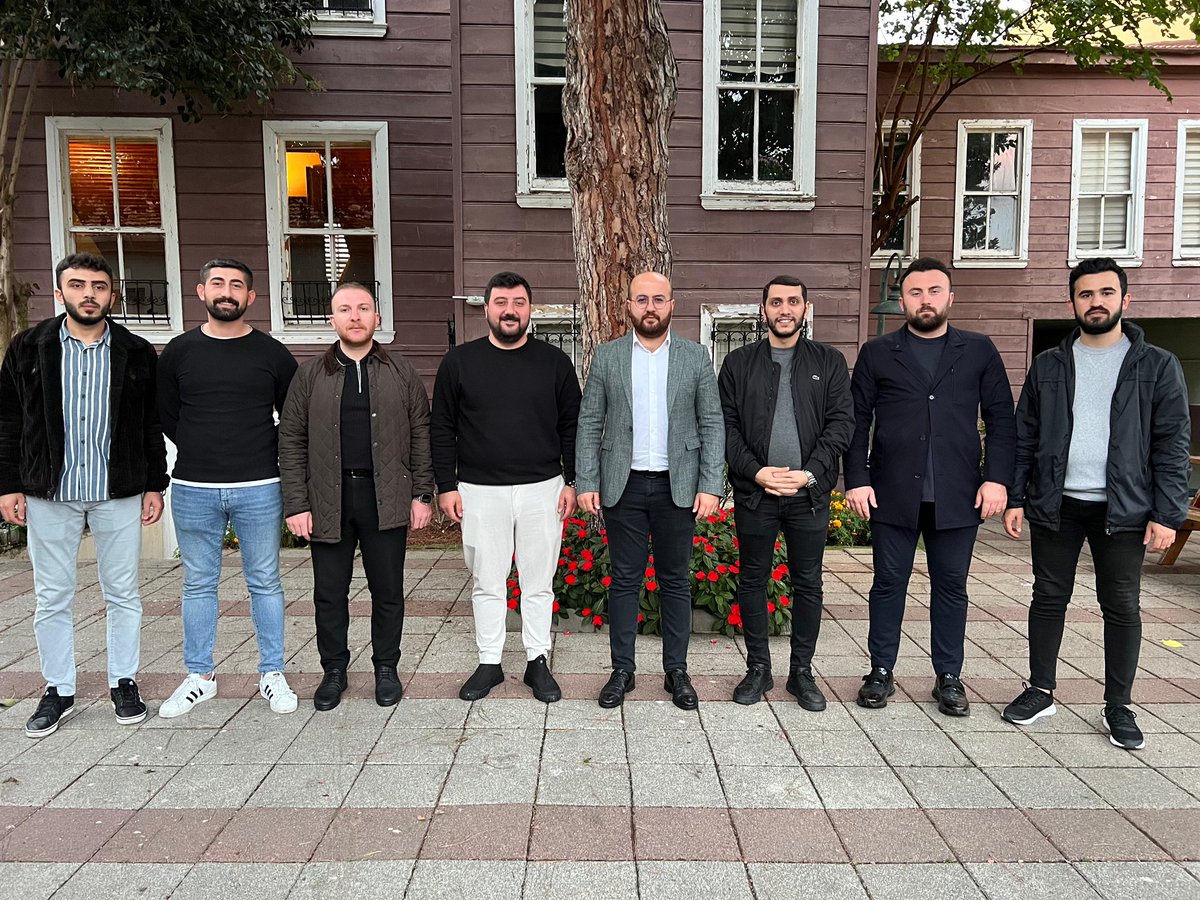 akgencuskudartr's tweet photo. #AKGençÜsküdar olarak, TÜGVA İlçe Başkanlığına atanan @kadircengiz24 ’e ziyarette bulunduk.

Kendisine ve ekibine yeni görevlerinde başarılar dileriz. https://t.co/8vX7FLZe5U