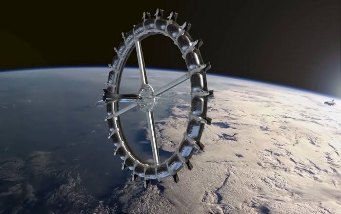 NewsIADN's tweet photo. 'Voyager' to be the largest Space Station ever constructed.

Voyager Station is a rotating "Space Hotel" designed to produce varying levels of artificial gravity by increasing or decreasing the rate of rotation.

US-based firm #OrbitalAssembly plans to launch the first modules in 2027. It will have a capacity to carry 400 people.