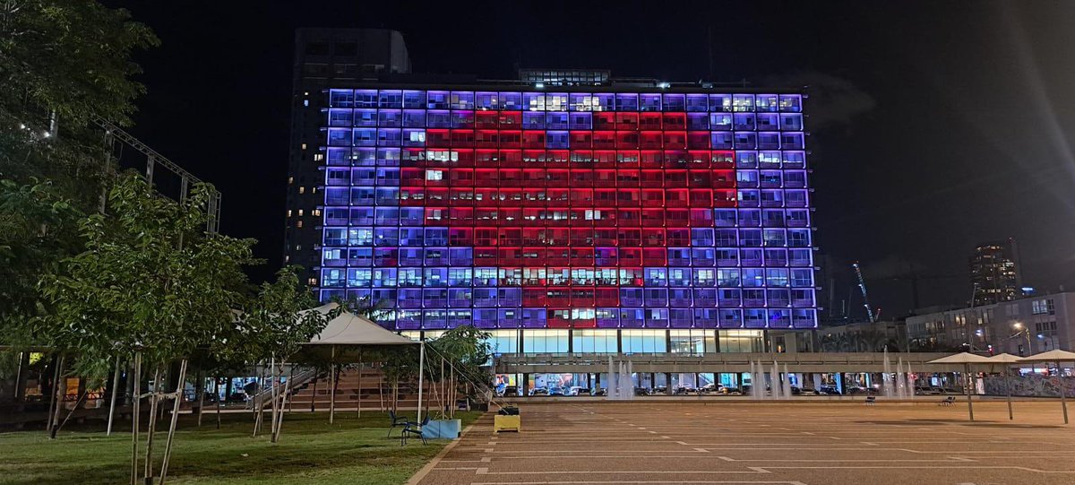 Tonight, Tel Aviv's city hall lights with a red heart, representing our strong solidarity with the missing people and hostages currently held by Hamas in Gaza. We must ensure their safe return! #BRINGTHEMHOMENOW