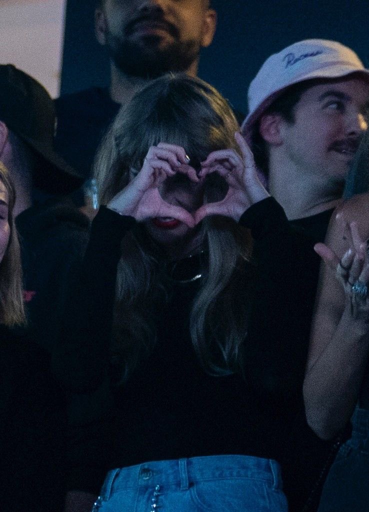 folkllaur's tweet photo. GAYLOR FOLLOW SPREE!! 💖 since 1989 tv is coming soon help people get 1989 followers before then! 

rt, like, comment and follow everybody who does! https://t.co/r6UkD93P3F