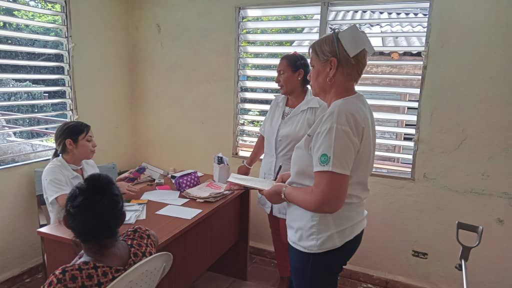 Beatriz19011972's tweet photo. Hoy el equipo de Asistencia Médica realizó control en CMF de Centeno.
#PJMP
#Moa.
#Cuba. https://t.co/2R7HpDT9ze