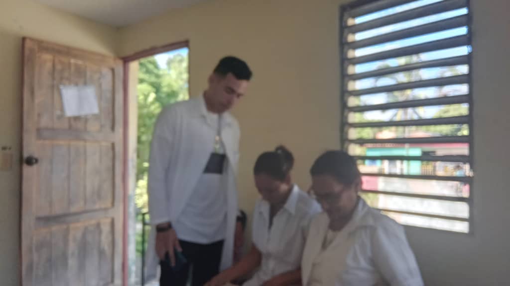 Beatriz19011972's tweet photo. Hoy el equipo de Asistencia Médica realizó control en CMF de Centeno.
#PJMP
#Moa.
#Cuba. https://t.co/2R7HpDT9ze