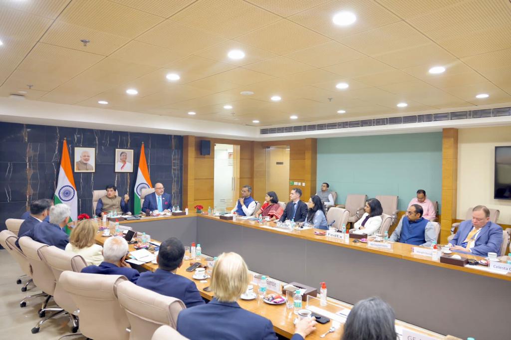 PiyushGoyalOffc's tweet photo. Minister @PiyushGoyal held a meeting with the delegation led by @USIBC President Mr. Atul Keshap & Chairman Mr. Edward Knight. 

Discussions focused on further strengthening the India-US partnership, setting the stage for collaborative efforts in driving economic growth and fostering innovation.