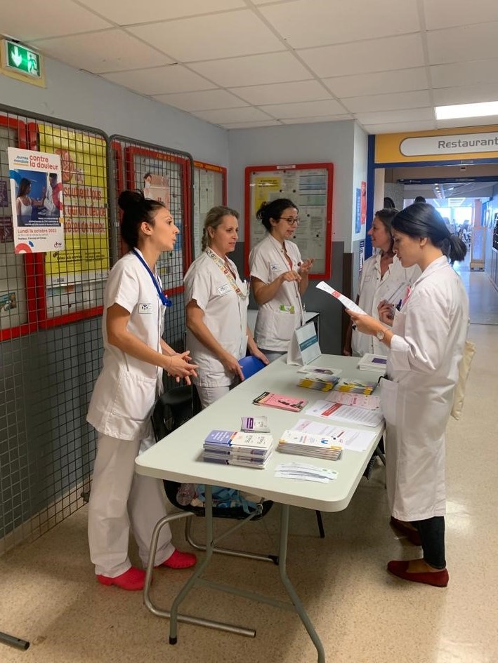 CHUdeNice's tweet photo. 🥼A l'occasion de la #JournéeMondialeContreLaDouleur, nos professionnels du comité de #luttecontreladouleur (#CLUD) se sont mobilisés pour sensibiliser nos hospitaliers à ce sujet.
🎯Car chaque patient doit recevoir des soins adaptés visant à soulager sa #douleur.
#CHUdeNice https://t.co/8Whlafa9RG