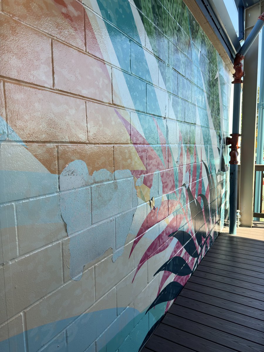 AmusementInside's tweet photo. Pipeline station already needs some TLC.  This happened at Kraken immediately after the redo too, Unfortunate they used the same stuff here. https://t.co/43rqgGm3DY