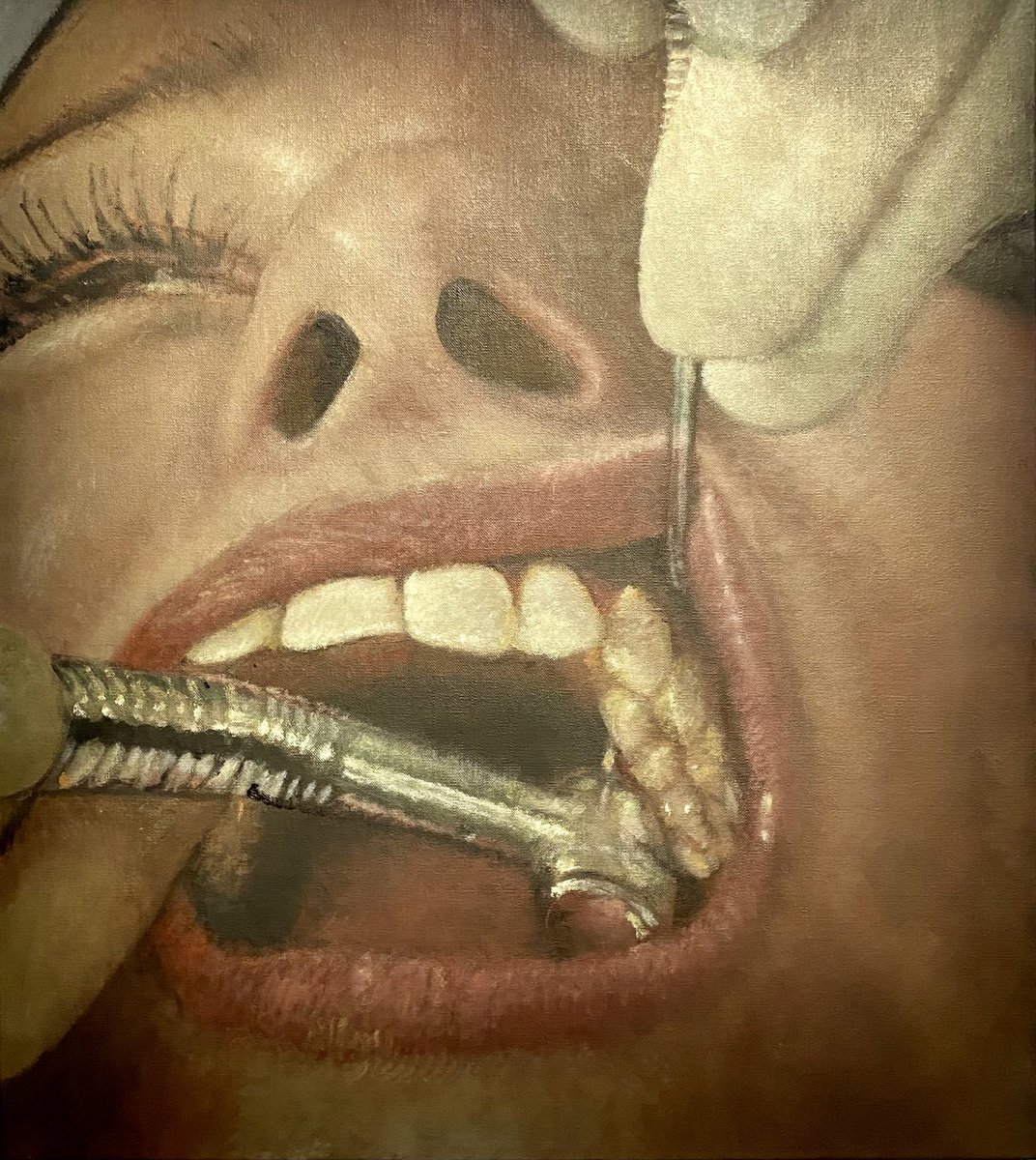Guiguiii94's tweet photo. La fondation @LafAnticipation profite de cette folle semaine de l’art contemporain pour ouvrir elle aussi son expo d’automne : la jeune peintre londonienne #IssyWood (1993-) fait ses débuts en France et présente diverses séries amusantes.
Une peinture floue, cotonneuse. https://t.co/VpdP85AX1v