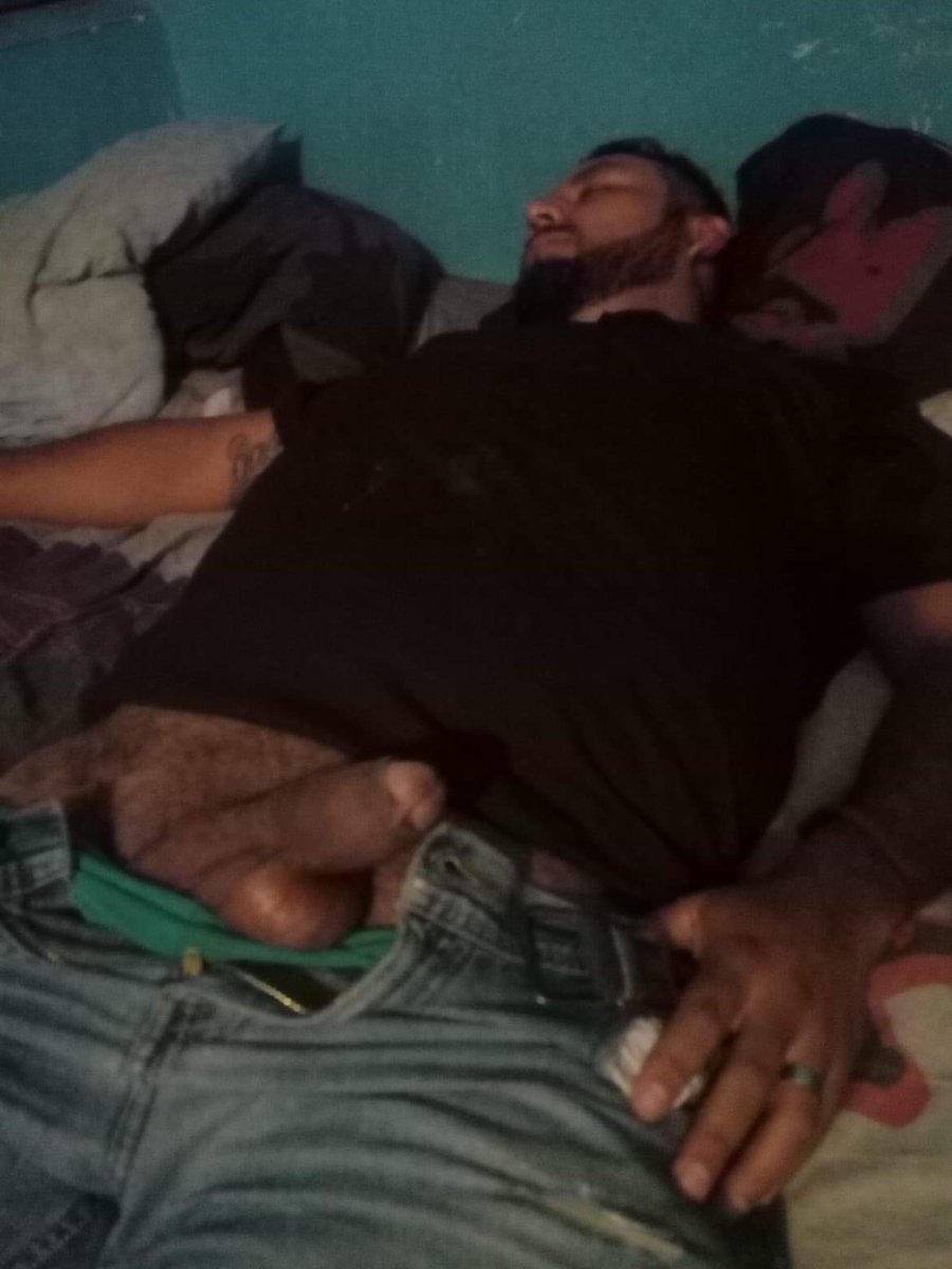 Beefiest8's tweet photo. primero lo empedas y luego se la mamás🥒💦 https://t.co/NgTpeqe4nq