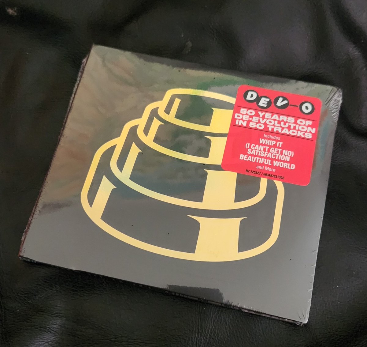 LiveMusicCda's tweet photo. Just arrived! Cannot wait to pop into the car stereo. @DEVO #FiftyYearsOfDevo #DoubleCD #BecauseWeLoveIt https://t.co/0b4CUr8vtM