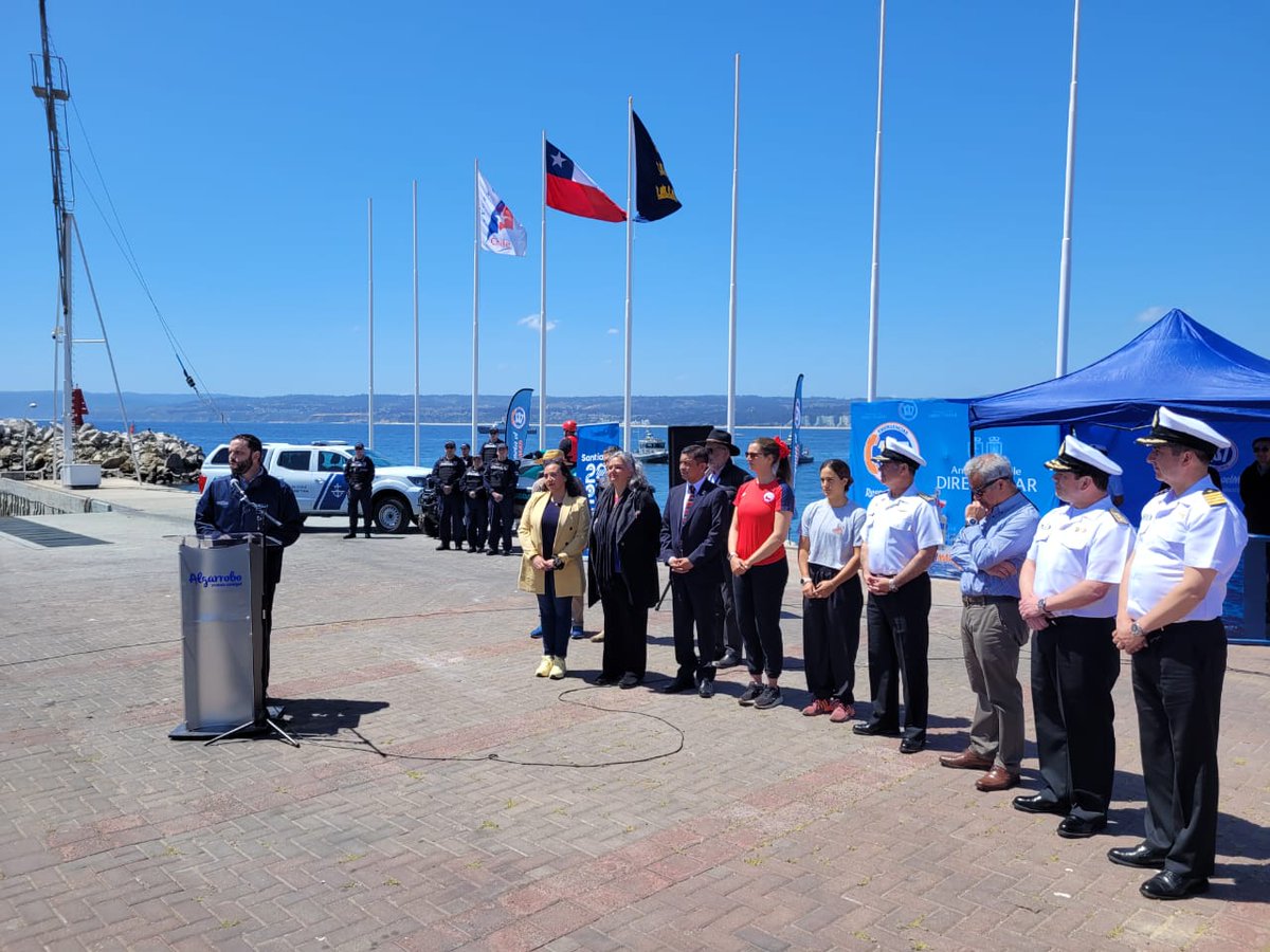Armada_Chile's tweet photo. Hasta Algarrobo llegó el Subsecretario de Defensa, @RMontero_ para conocer el despliegue que realizará el Personal de la Armada en apoyo a las principales actividades náuticas de los Juegos Panamericanos #Santiago2023 

#ComprometidosConElMar https://t.co/yFmtb9Zokd