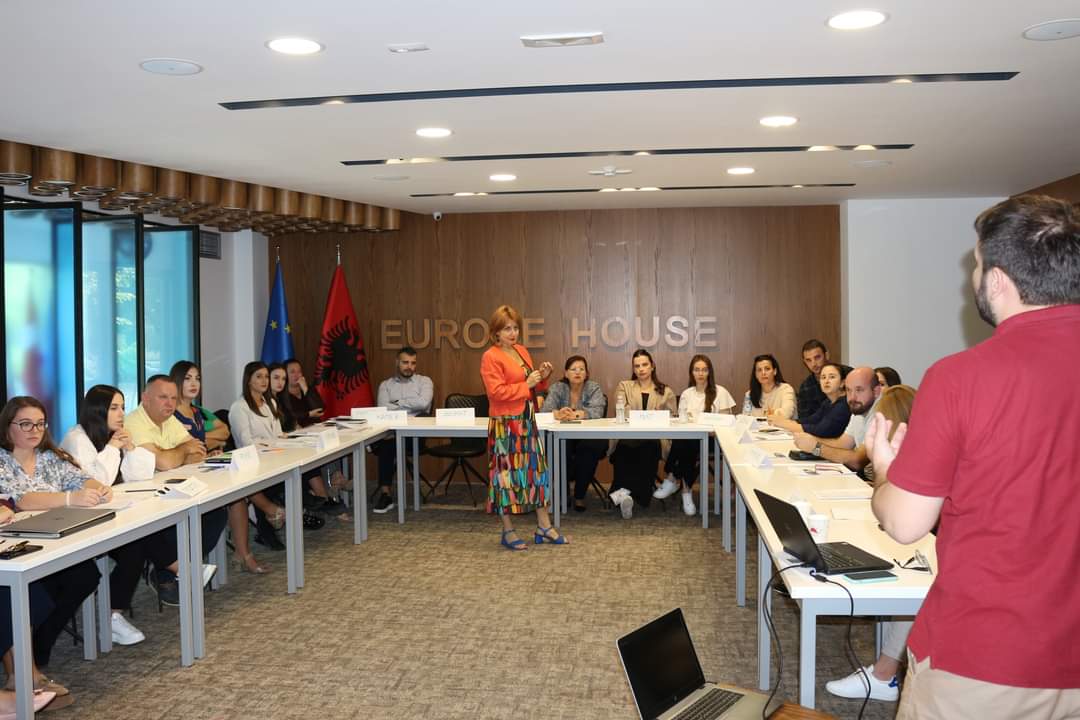 eu4_m's tweet photo. Representatives from various Albanian municipalities were trained on the final narrative and financial reporting of the winning projects of the EU-funded #eu4m grant scheme.

@EUinAlbania @nalas_eu @autonomivendore @co_plan #euhouse #tirana #EU4Municipalities #Albania https://t.co/XFVW2o1ytY