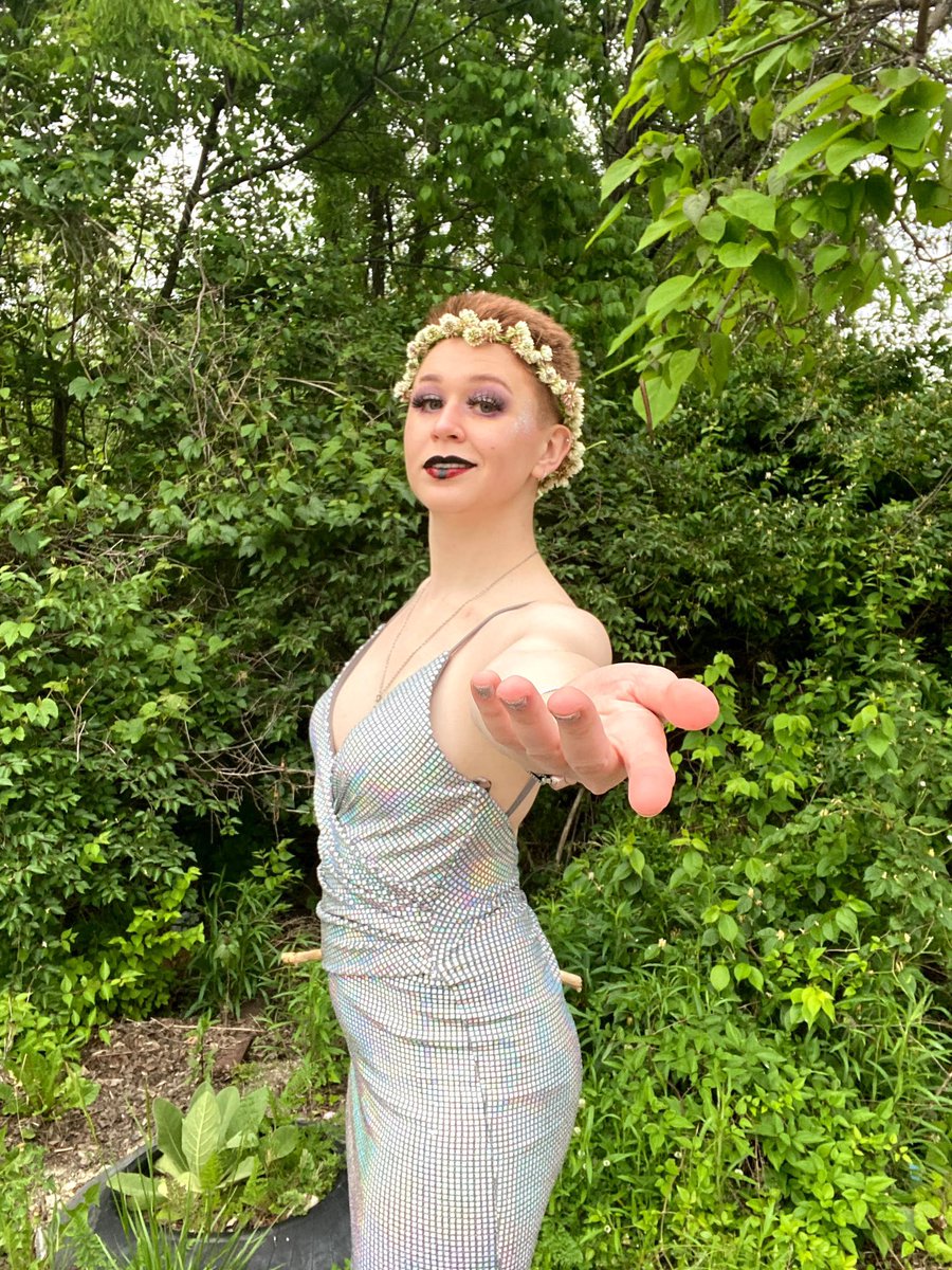 If you see this drop a pic of yourself in a dress or a suit💖

Both? Always both.