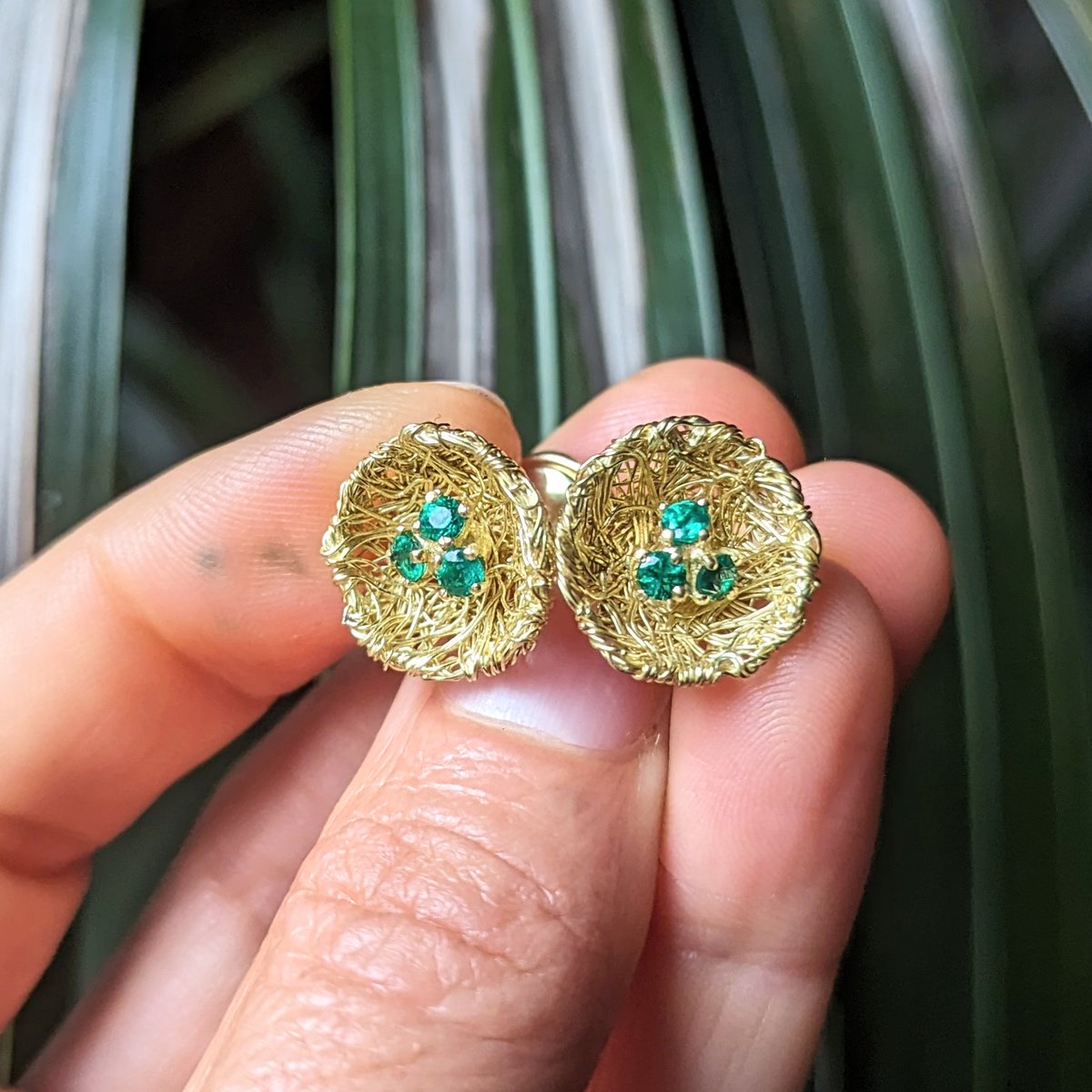 I am looking forward to being back at the <a href="/NorthernCraft/">GreatNorthernEvents</a> in Manchester this weekend 19-22 October

💚🌟These beautiful Colombian emeralds and 18ct gold studs are coming with me.

#GNCCF  #CraftSaysSomething #emerald #colombianemerald #goldstud
#studearrings #contemporaryjewellery
