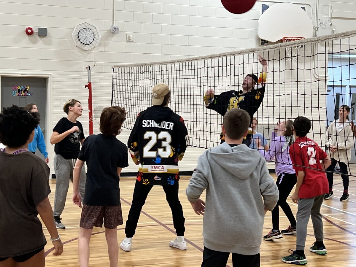 KingstonFronts's tweet photo. Thank you to @ModuleAcadie for allowing Duncan Schneider and Owen Outwater to visit your school today. We had a great time playing volleyball with you! 🏐

#BearTheK | @OHLHockey https://t.co/yrX94pdrma