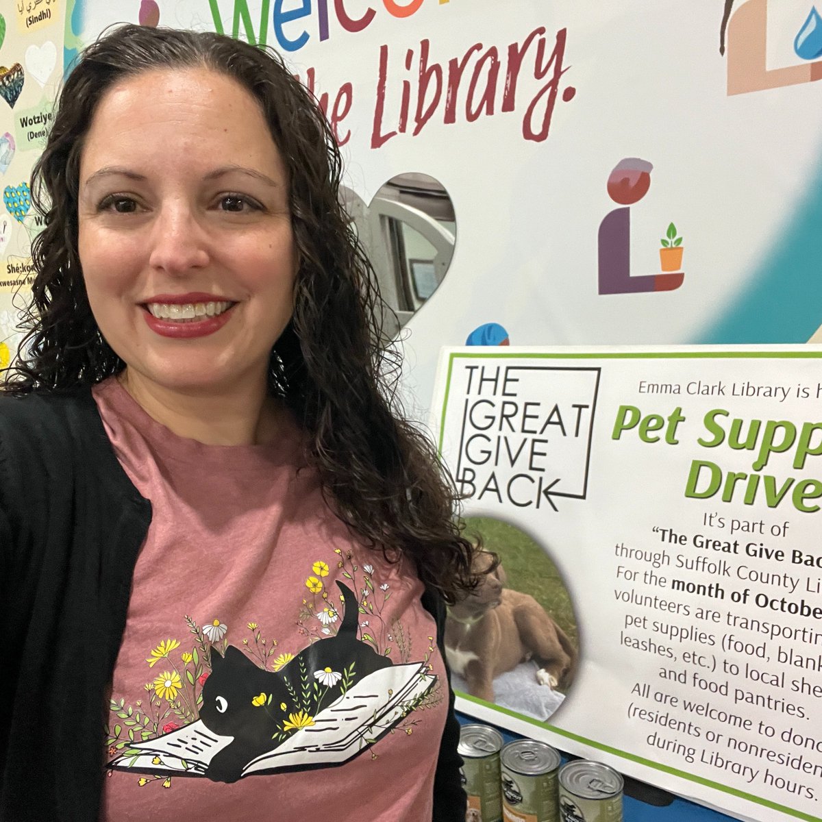 Escml's tweet photo. #FashionFriday: Pet Edition! Do you have shirts/accessories w/ both books *and* cats or dogs?🐱📚🐶
Lisa's t-shirt is in honor of her black cat, Lucky. 🖤
Don't forget about our Pet Supplies Drive, which is running through 10/29.
#GreatGiveBack2023 #LibrariesGiveBack @livebrary https://t.co/r4apcghn2R