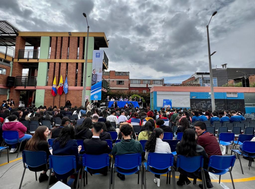 TamaraPaolAH's tweet image. Hoy en el colegio Magdalena Ortega de Nariño presenciamos la participación de niños, niñas y jóvenes en el debate de las problemáticas globales. El pensamiento crítico, la reflexión y la escucha, centrales en la construcción de PAZ. SIMONU 11 años #Redespaz