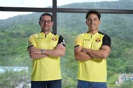 Pronto serán las elecciones en #BarcelonaSC  y solo estarían estos dos binomios: 

Tu voto sería: 

RT(🔁): Alfaro Moreno/Antonio Alvarez 
FAV(❤️): Rafael Verduga/Matias Oyola