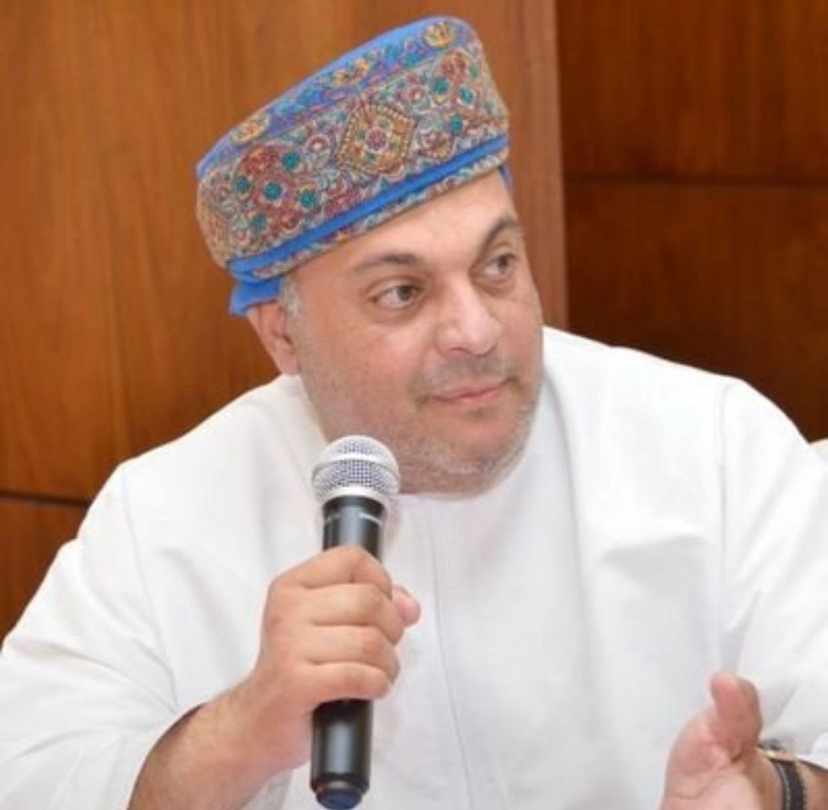 ببالغ الحزن و الأسى ينعى منتسبو قسم الأنشطة التربوية بتعليمية شمال الباطنة الأستاذ سعيد العوفي مشرف أنشطة مدرسية <a href="/DeduAc2021/">قسم الأنشطة التربوية بتعليمية الداخلية</a> بتعليمية الداخلية،وإذ نرفع أكف الدعاء بأن يتغمده المولى بواسع رحمته وأن يسكنه فسيح جناته،ويلهم أهله وذويه الصبر والسلوان،إنا لله وإنا إليه راجعون.