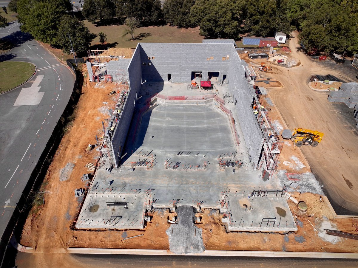 keithredding's tweet photo. Load bearing masonry walls are going up fast at Rockmart High School Fine Arts! https://t.co/YPQ7pYu6QF