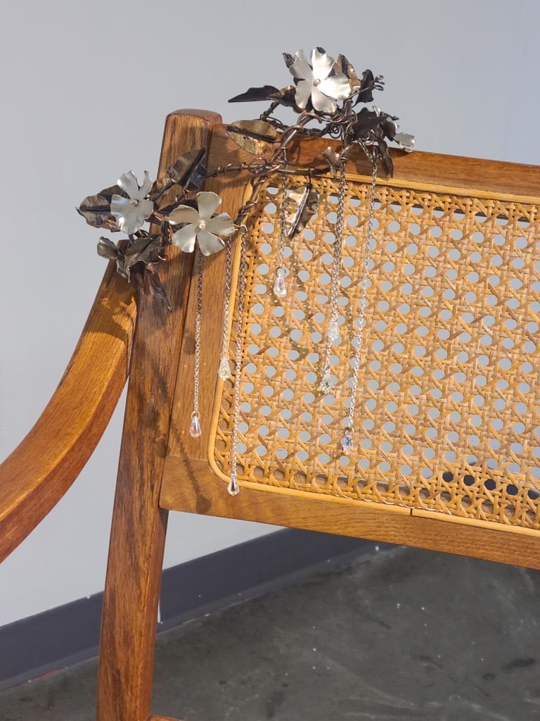 MaceandCrown's tweet photo. 👩‍🎨Visit "Almost Occasions" at the Hixon Student Gallery to experience this abstract metal art showcase until Oct. 20.

For more on the art and the artists visit https://t.co/qvqfc26pl7

✍️&amp;📸 A&amp;E Editor:Ash F.J. Thomas

“Goodbye” by Cadmium Daniels. https://t.co/EukQzQmn44