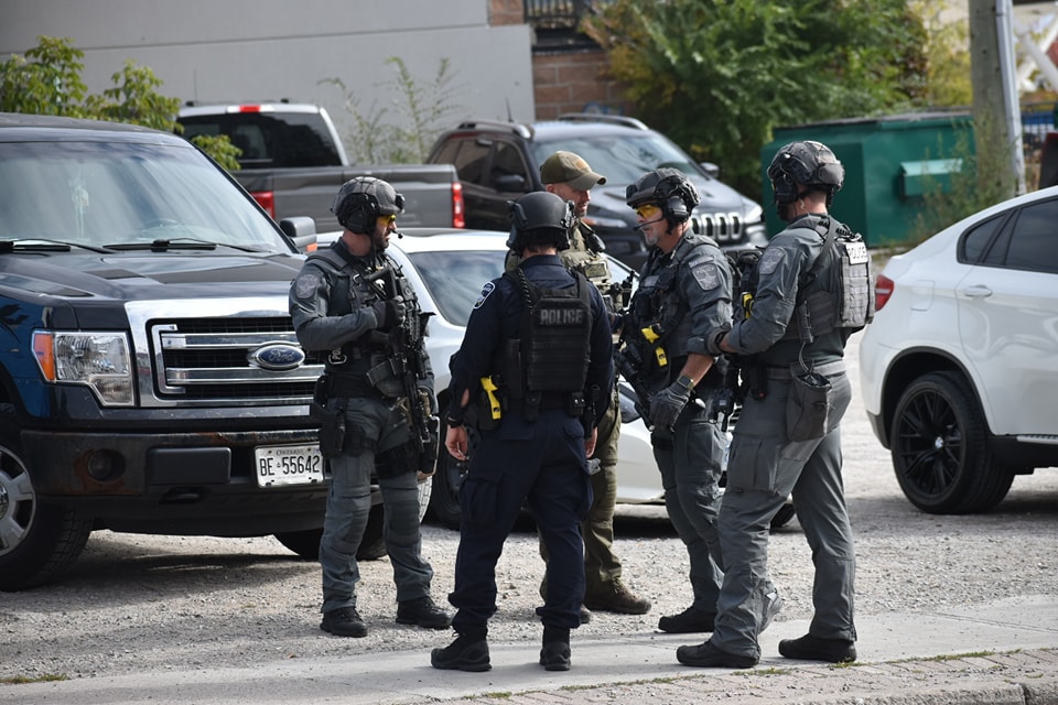 Members of #NottyOPP, with the assistance of others, have executed several warrants within our Detachment area, including in Barrie. No safety concerns, several people are in custody. Expect heavy police presence during investigation. Details to follow when available

Downtown…