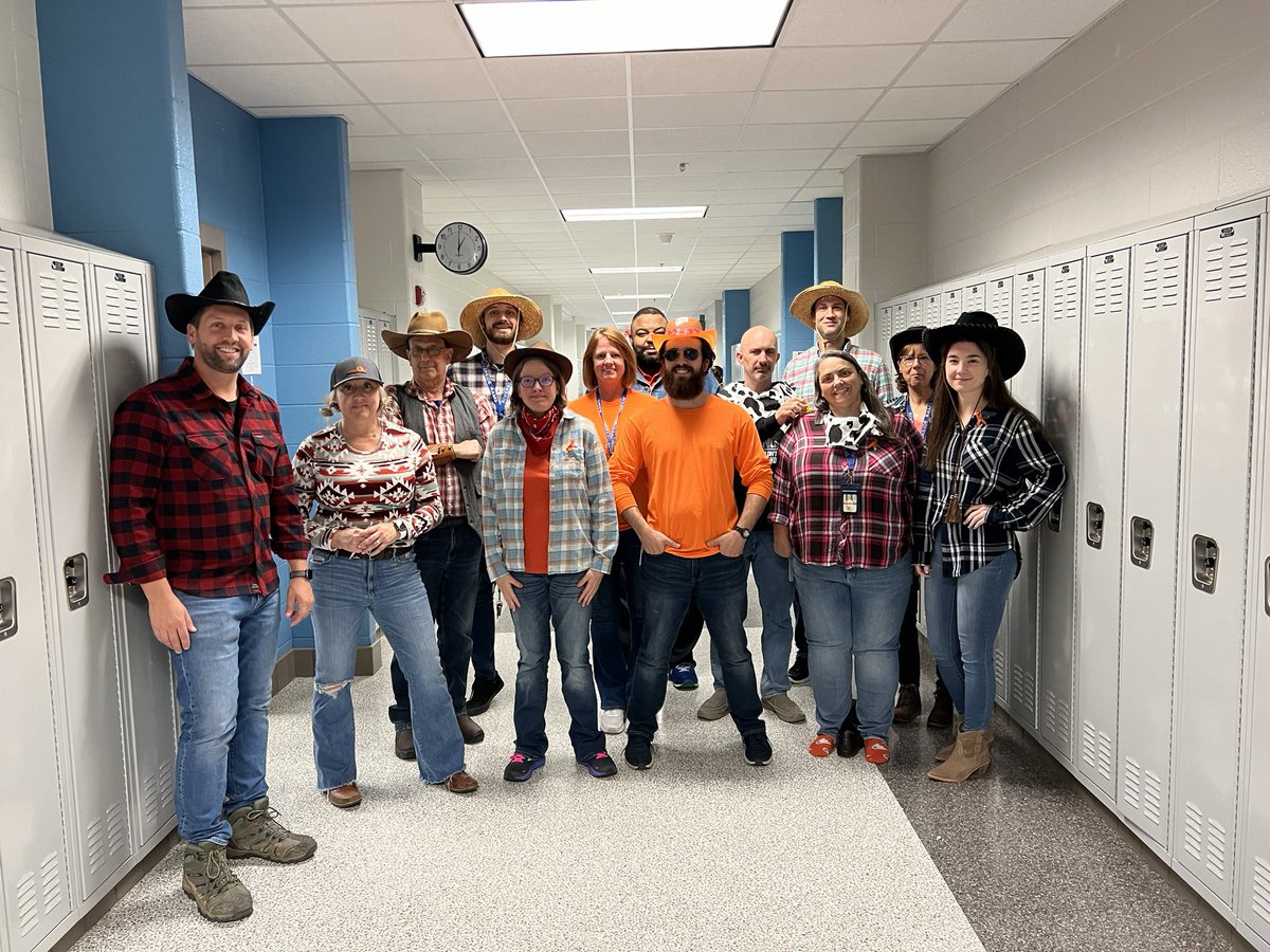 Wild West Wednesday!!! Of course!

🤠 

<a href="/RiversideHS_SCA/">RiversideSCA</a> <a href="/RiversideLCPS/">Riverside HS</a> 
#homecoming