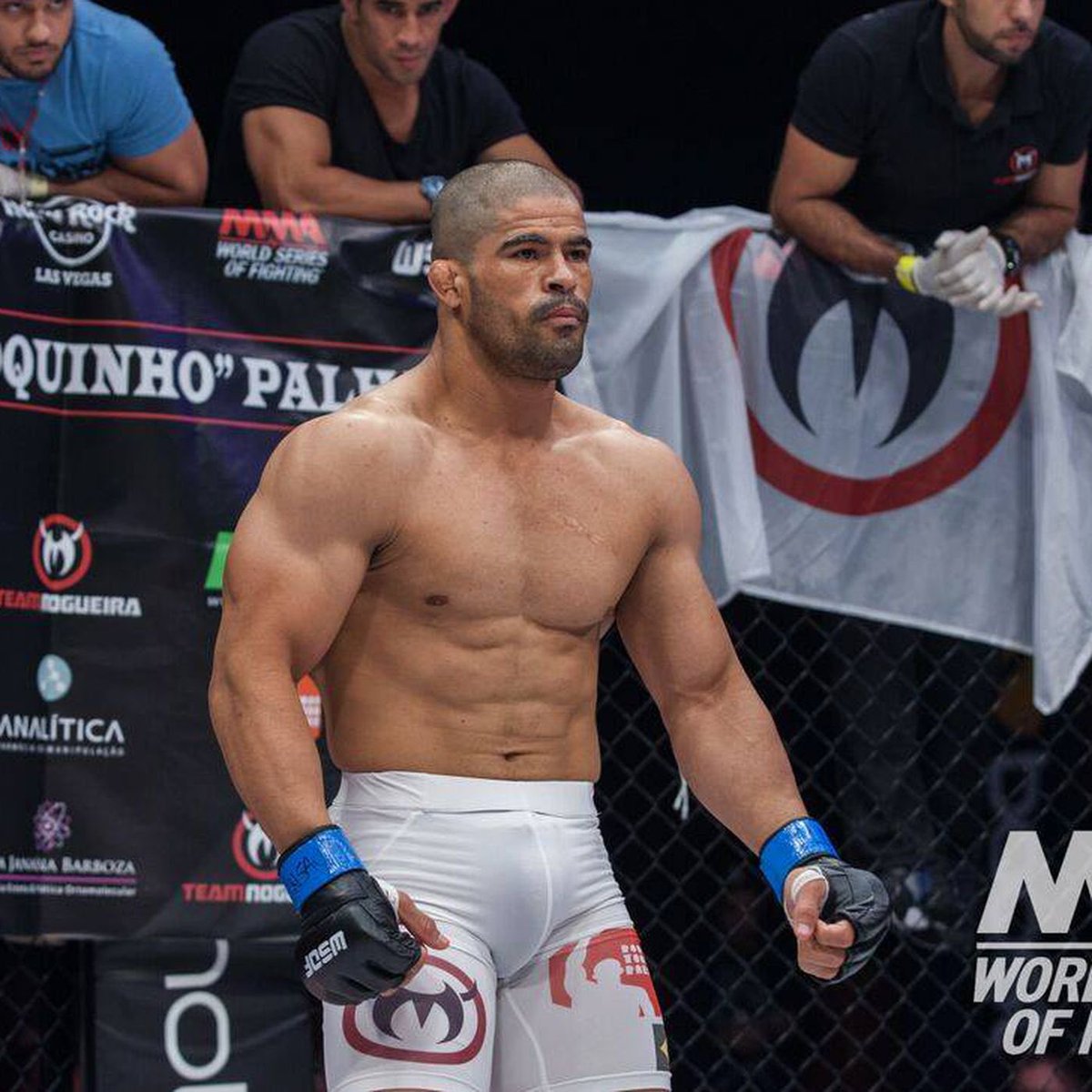 KAIROSMMA2's tweet image. My therapist: you have to learn to let things go

Me: