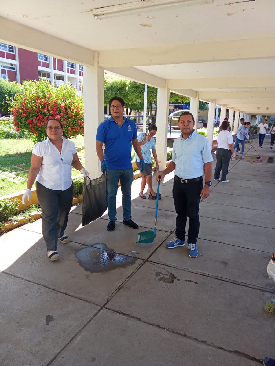 Continuamos en pie de lucha con la campaña Verde que te quiero verde en, nuestros militantes del departamento de Microbiología 
#FSLNOctubreVictorioso, #FSLNVencimosVenceremos 
#FSLNDignidadNacional
#UVDenisSilva
#LeónRevolución