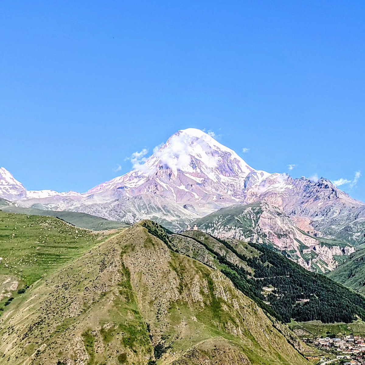 Je comprends plus rien à tout ce b**** qu'est devenu Twitter. Je vais me contenter comme d'habitude de poster quelques photos d'un voyage. La Géorgie. Ultra stylé (paysages, bouffe, et vin) 🇬🇪