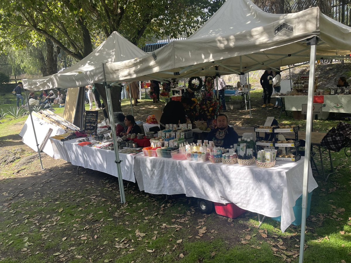 cousunam's tweet photo. Estamos desde la @ENTSUNAMOficial en el primer día de la 15va edición del Día del Maíz 🌽 vengan estamos hasta las 16 hrs #mesa #conferencias #talleres #tianguis #trueques https://t.co/OmyKV4FVFS