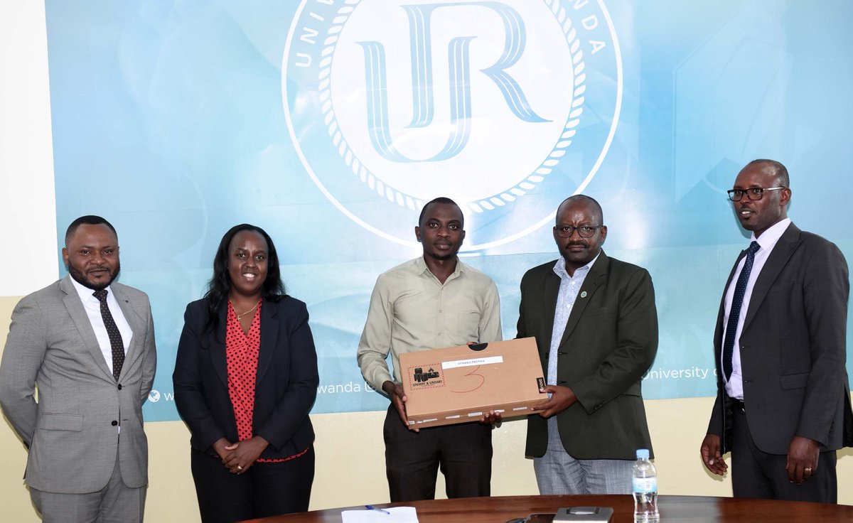 Uni_Rwanda's tweet photo. It was a pleasure to reunite with best graduates who received their awards (scholarship &amp; laptops) today. The event is a sign of recognition of their academic performance &amp; hard work. 

Make use of your education to explore more &amp; empower others-  VC Prof @mdkayihura urged them https://t.co/Dybafzf1no