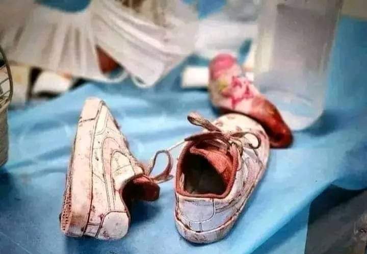 "رباااه
أرنا...ننظُر إليكَ؛
هذا الجَحيمُ 
فاقَ تحملنَا
-نحن الذين ركَنا
 إلىٰ الخنوعِ
لا حيلةَ لنا رباااهُ
فقد تخلينا عنهم!
فاغث عبادك يامغيث!"

#الأمن_الوطني 
#ميدان_الساعة 
#خادم_الحرمين_الشريفين 
#مستشفى_المعمداني