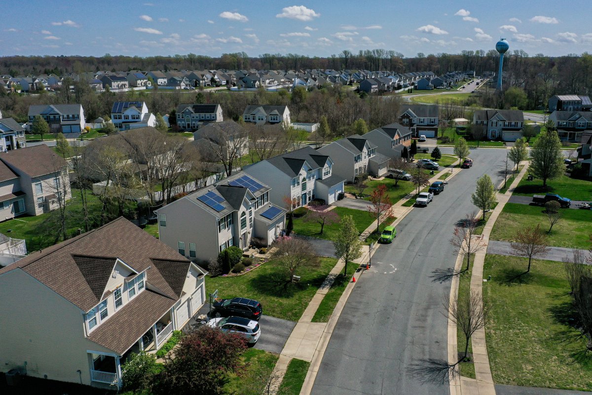 McCoyRealtyTeam's tweet photo. With interest rates topping a 23-year high, the housing market is a bit sluggish. There are still plenty of cash buyers looking to move to North Texas, so this is a great time to have a great house on the market. https://t.co/CZPmuPWuUF https://t.co/F2QJKl0UIt