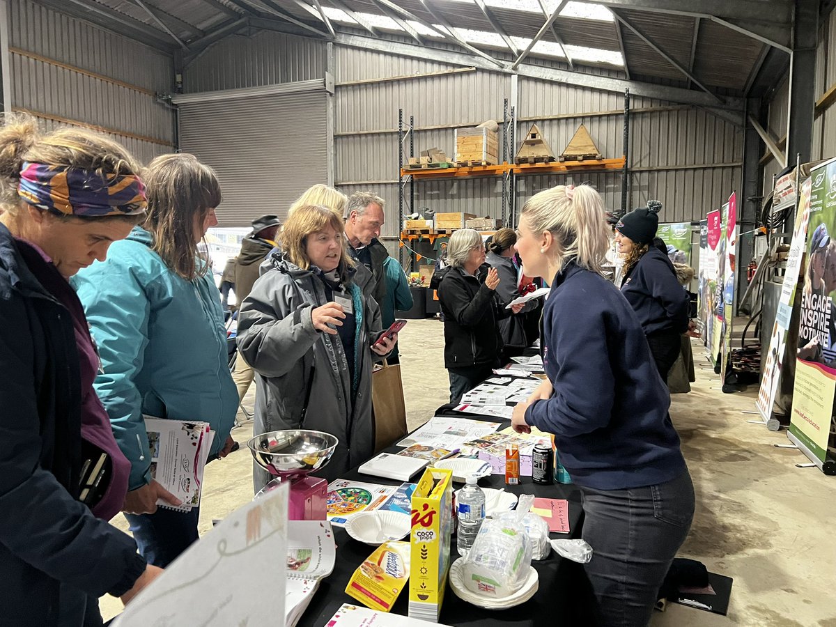LEAF_Education's tweet photo. WHAT A DAY🤩🥳👏🏼

An incredible, impactful and insightful Pop-Up Knowledge Hub! 🙏🏼
Huge thanks to all who joined us - farmers, educators, &amp; of course thanks to our fantastic sponsors; @sainsburys, @BASFcropUK, &amp; @DysonFarming for making it all possible. 🙏🌱🏫 #LEAFKnowledgeHub https://t.co/TQm0O8GgP5