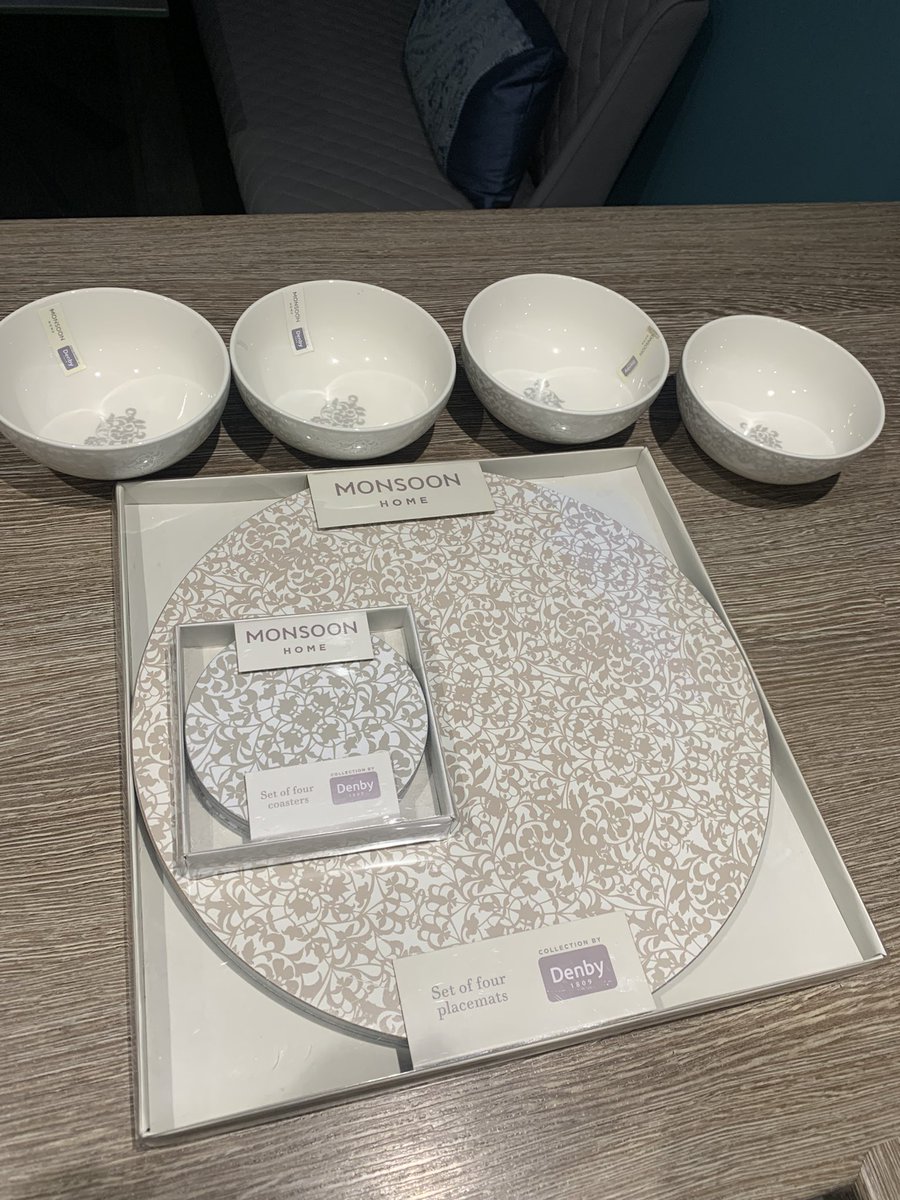 Miss Budding tweet media